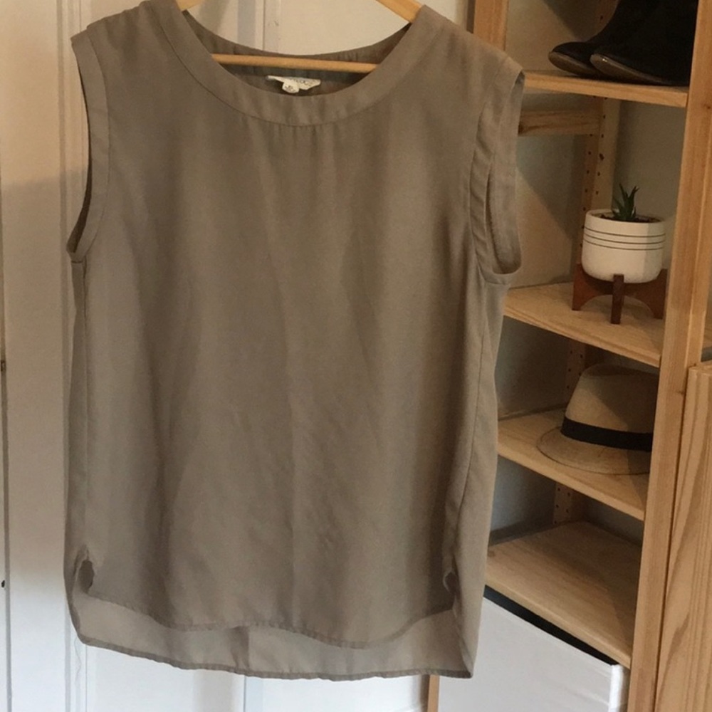 Stella Luce Grey Sleeveless Blouse NWOT